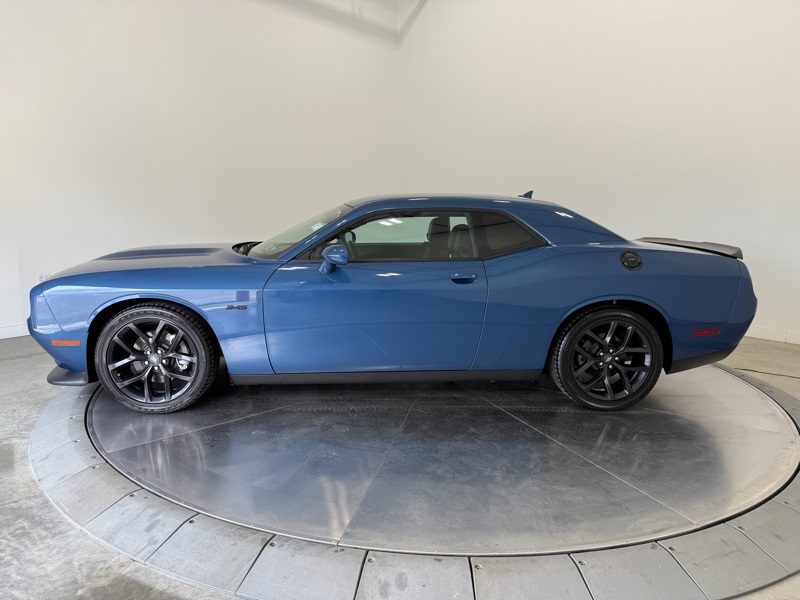 2023 Dodge Challenger R/T Plus photo 4