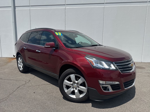 Used 2017 Chevrolet Traverse 1LT with VIN 1GNKRGKD5HJ266988 for sale in Kansas City