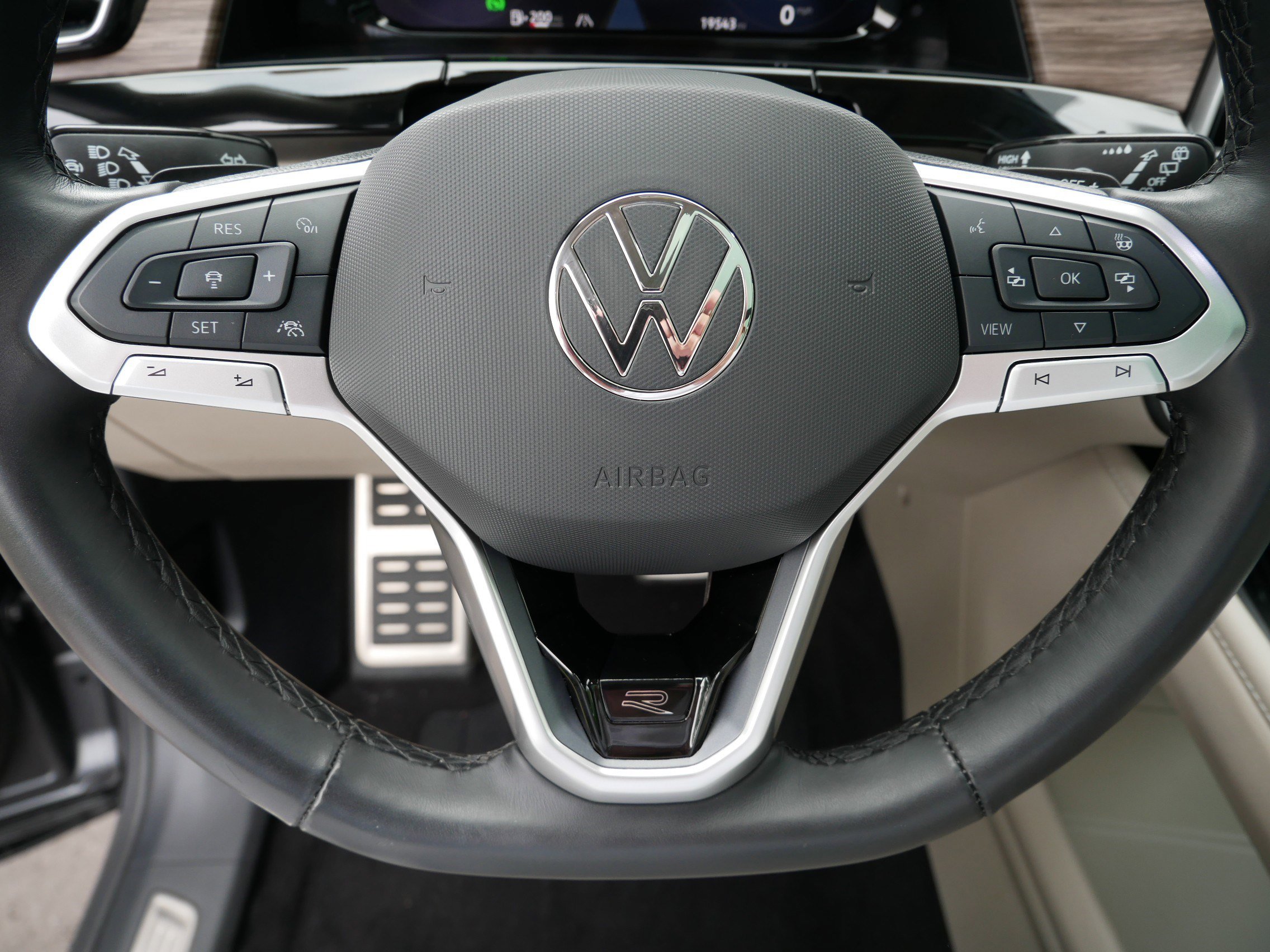 2025 Volkswagen Atlas SEL Premium R-Line photo 24