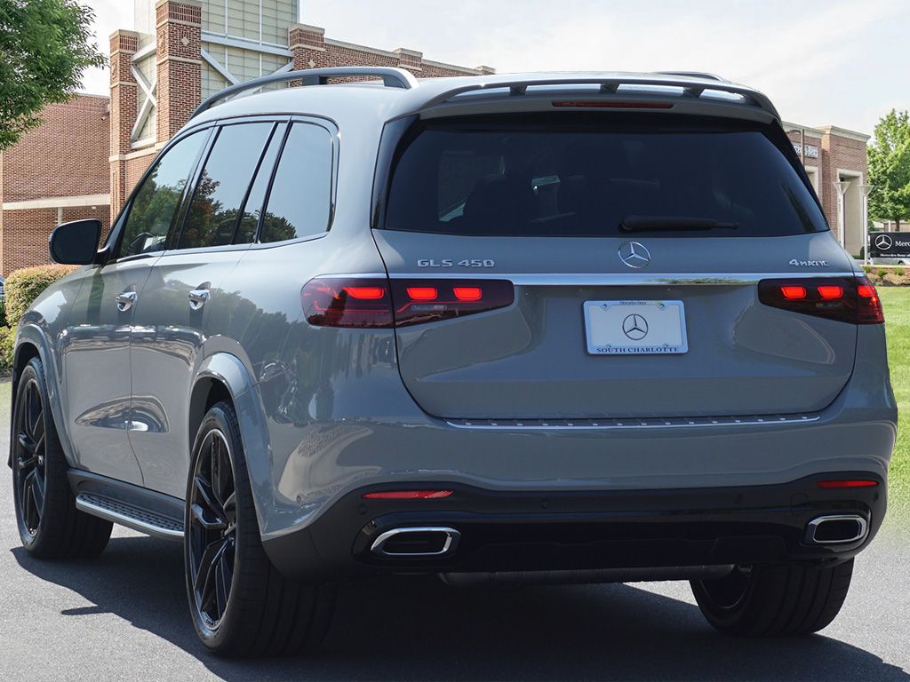 2026 Mercedes Benz GLS 450 4MATIC photo 3
