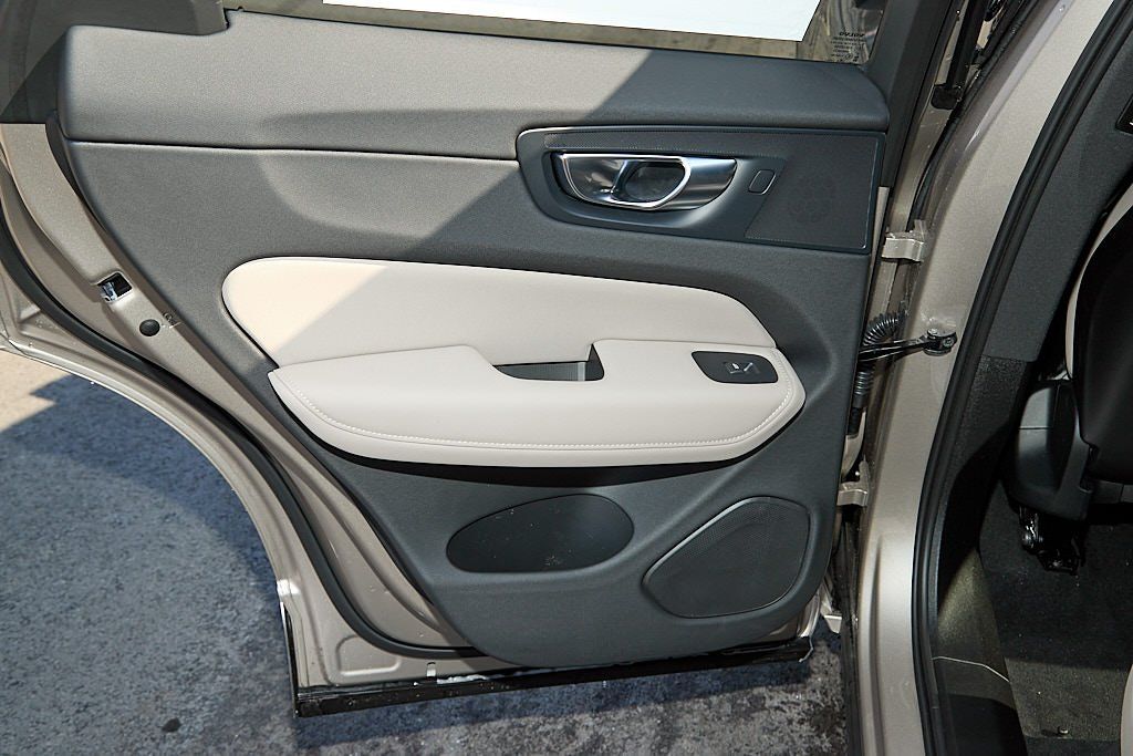 2026 VOLVO XC60 - Image 17