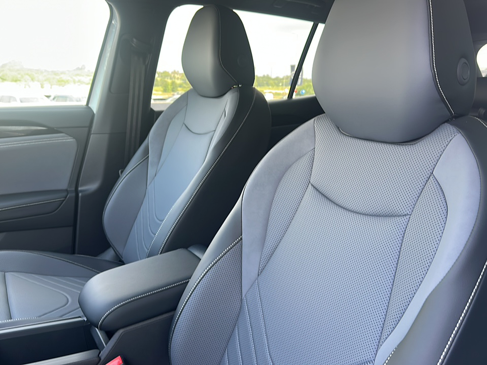 2025 Volkswagen Tiguan SE R-Line Black photo 6