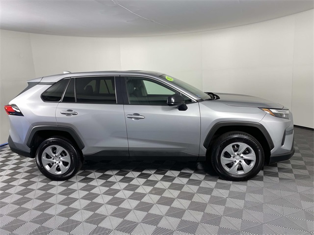 2023 Toyota RAV4 LE photo 9