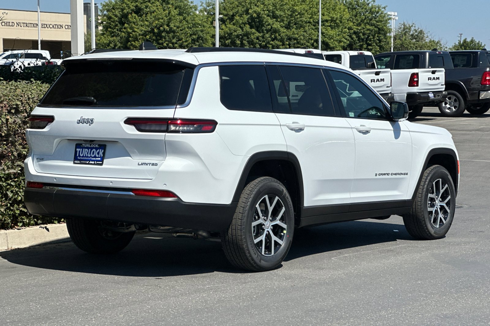 2025 Jeep Grand Cherokee Limited photo 4