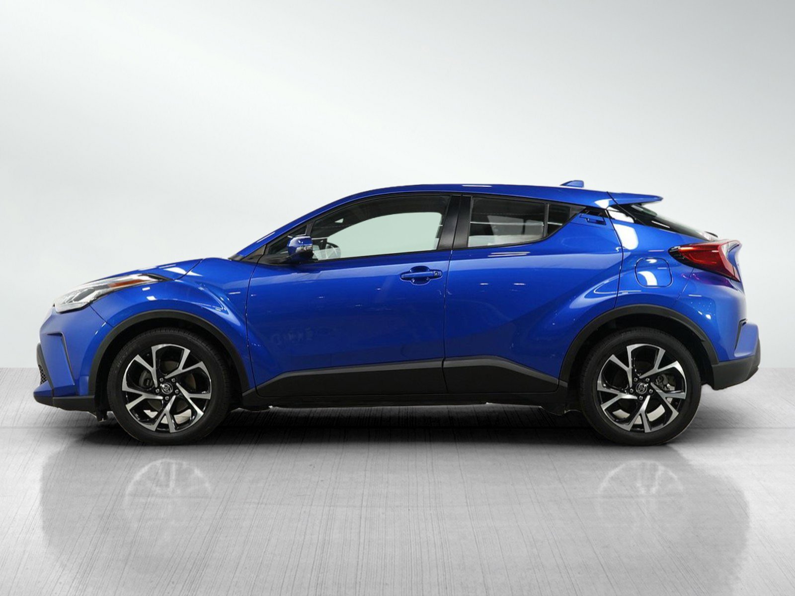 Used 2021 Toyota C-HR XLE with VIN NMTKHMBX6MR132605 for sale in Bloomington, Minnesota