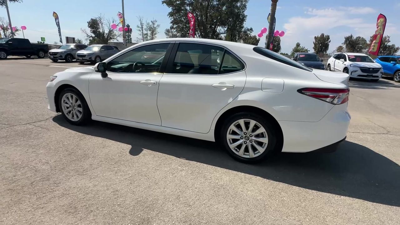 2018 Toyota Camry LE photo 33
