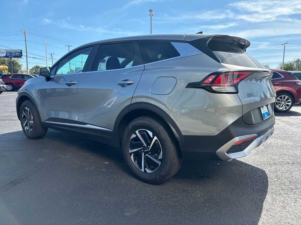 2023 Kia Sportage Hybrid LX photo 5
