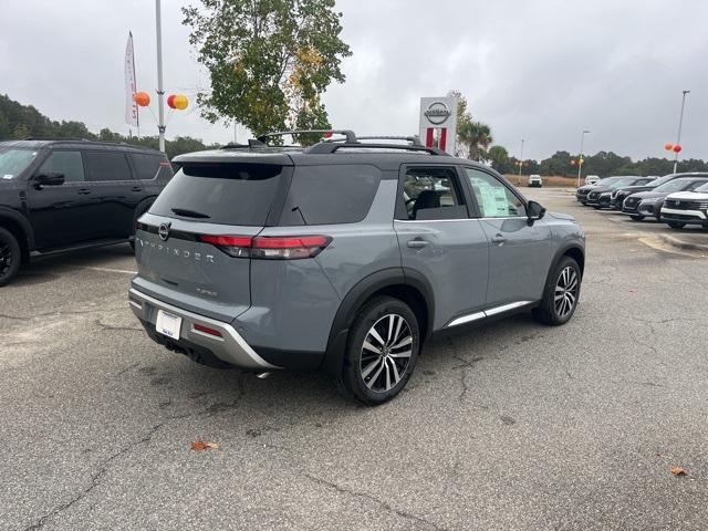 2025 Nissan Pathfinder Platinum photo 4