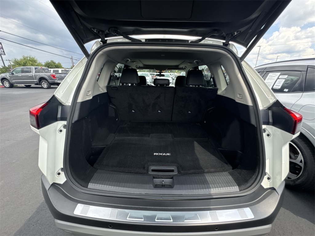 2023 Nissan Rogue SV photo 22
