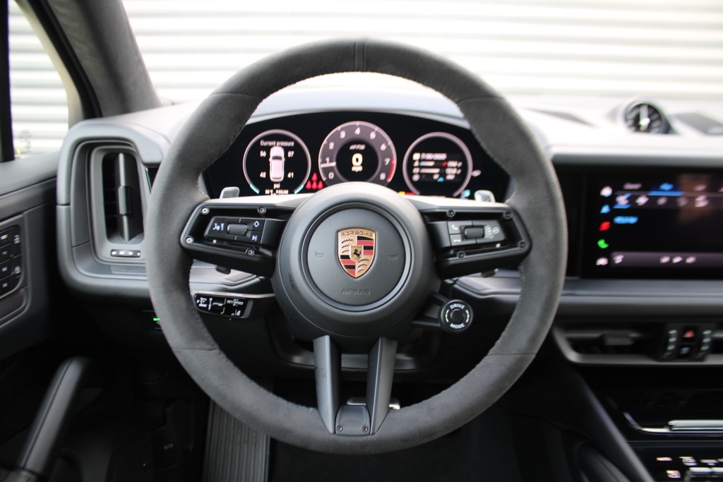 2025 Porsche Cayenne GTS photo 22
