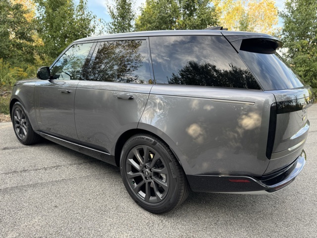 2023 Land Rover Range Rover SE photo 7
