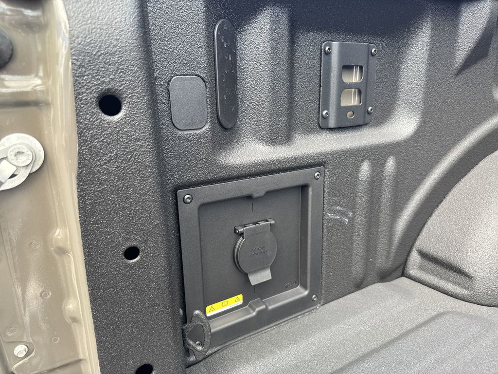 2025 Ford F-150 Lariat photo 9