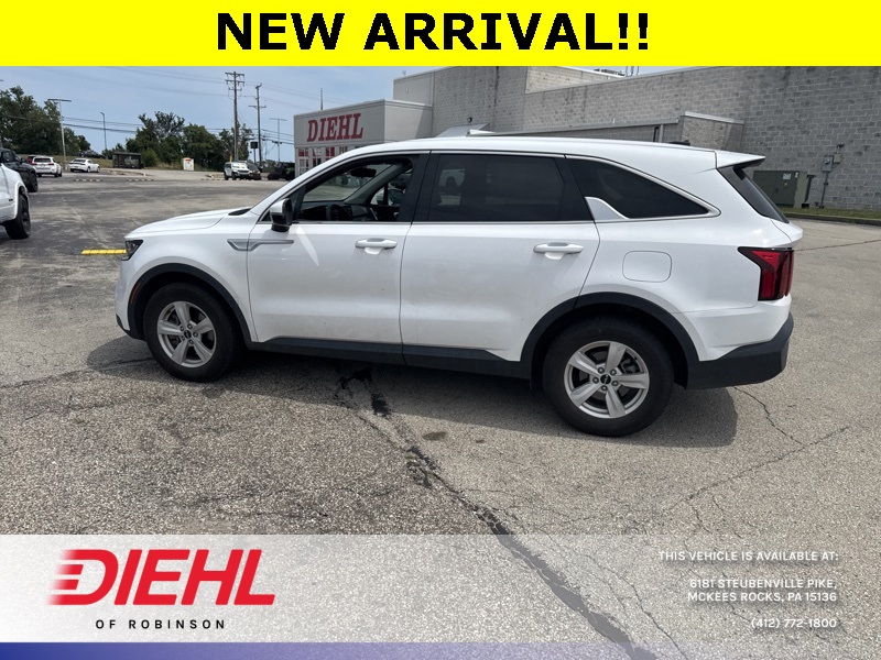 2022 Kia Sorento LX photo 3