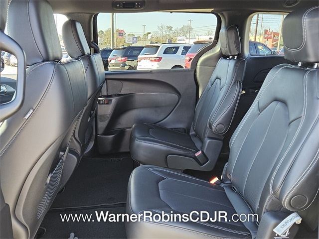 2025 Chrysler Voyager LX photo 5