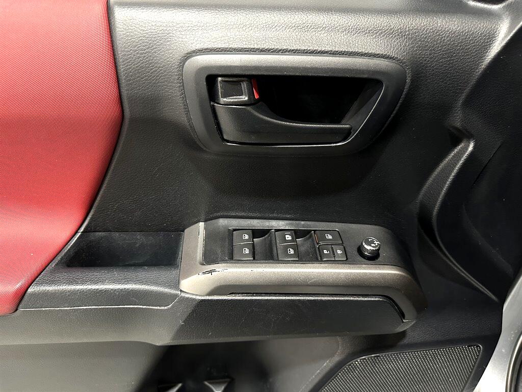 2018 Toyota Tacoma SR5 photo 13