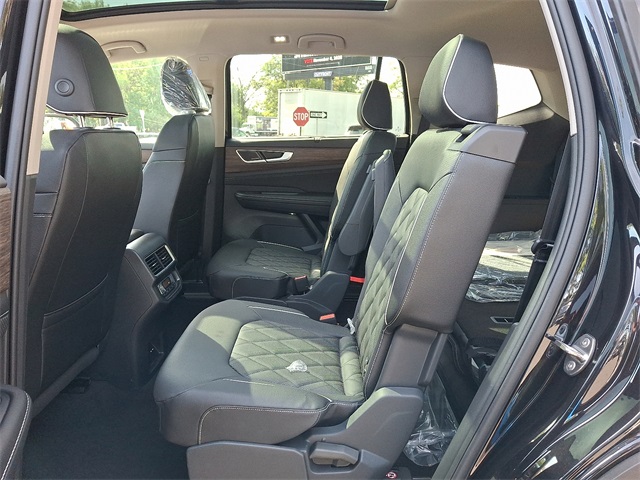 2026 Volkswagen Atlas SEL Premium R-Line photo 2