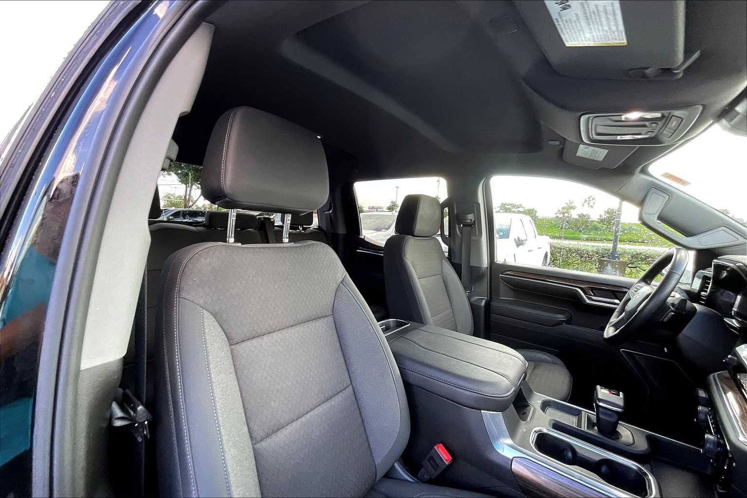 2024 Chevrolet Silverado 1500 RST photo 21