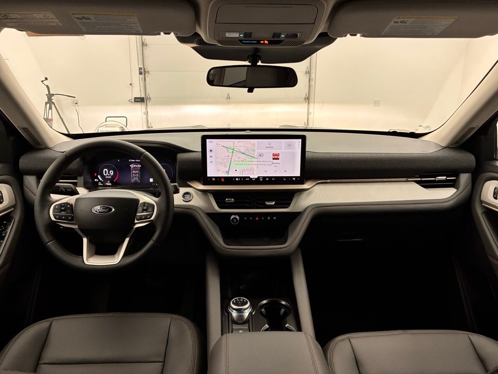 2026 Ford Explorer photo 2