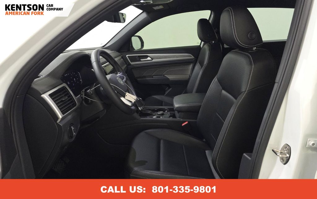 2022 Volkswagen Atlas Cross Sport V6 SE Technology photo 5