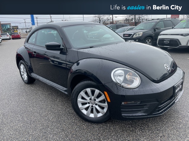 2018 Volkswagen Beetle S's photo