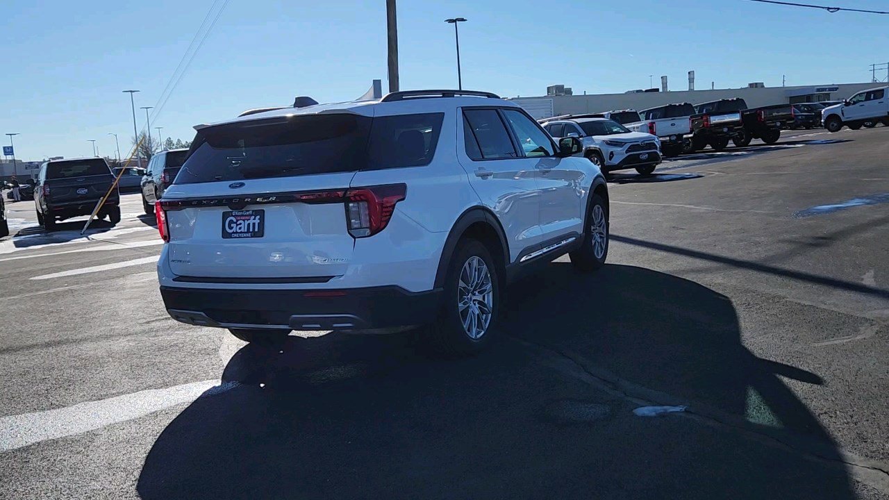 2025 Ford Explorer photo 5