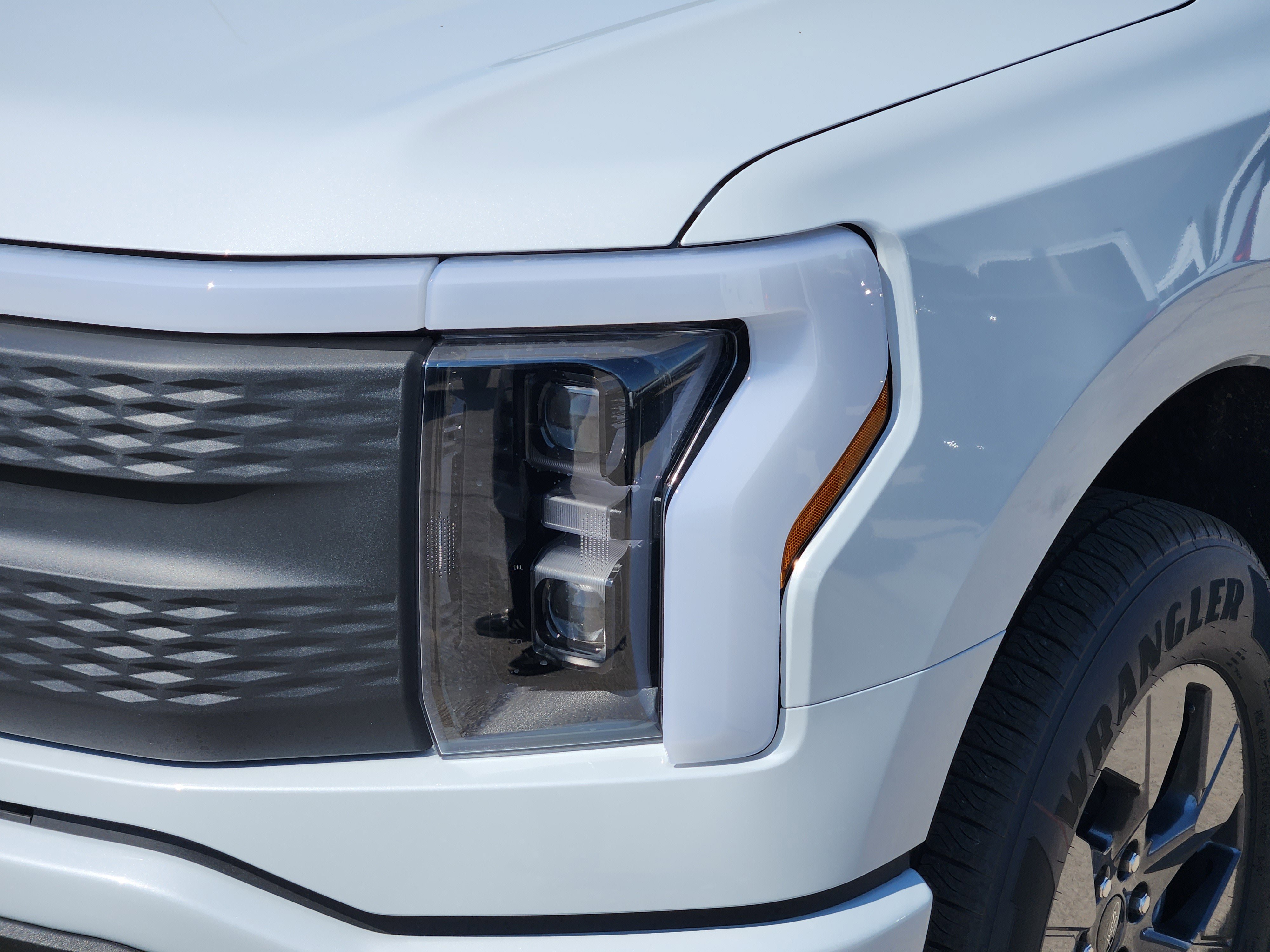 2025 Ford F-150 Lightning photo 2