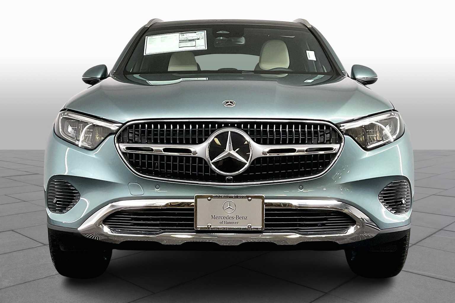 2025 Mercedes Benz GLC 300 4MATIC photo 3