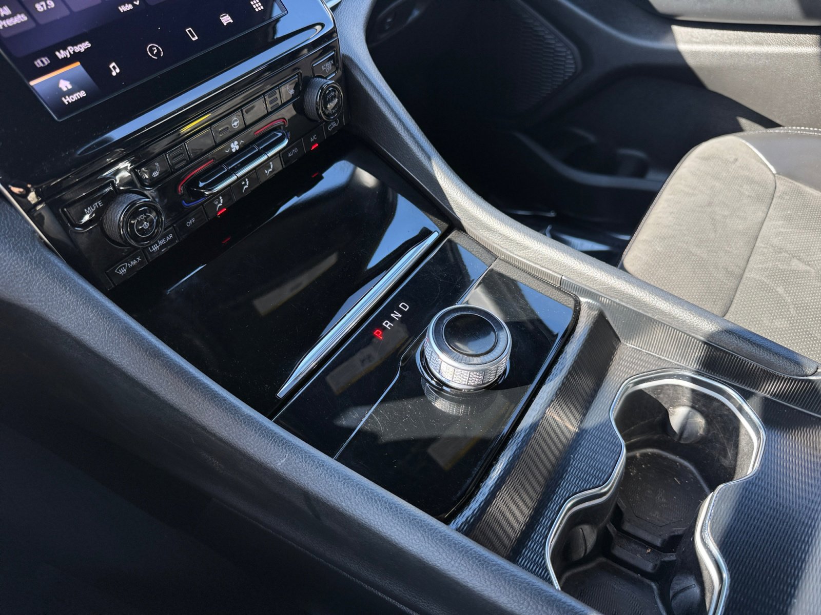 2024 Jeep Grand Cherokee Altitude photo 13