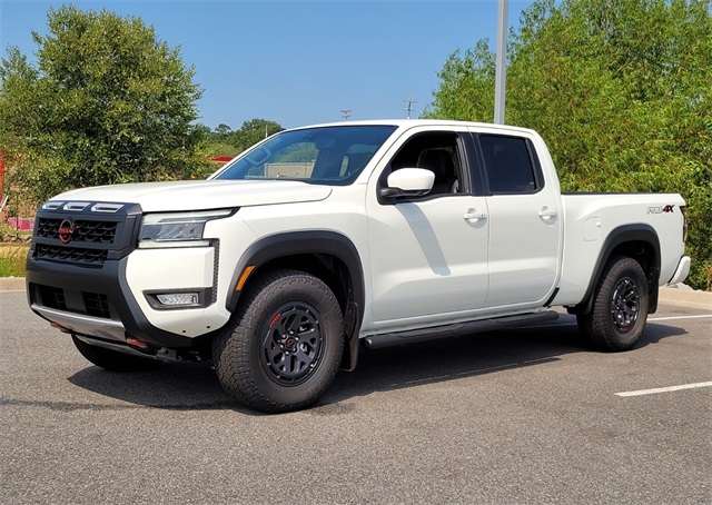 2025 Nissan Frontier PRO-4X photo 4