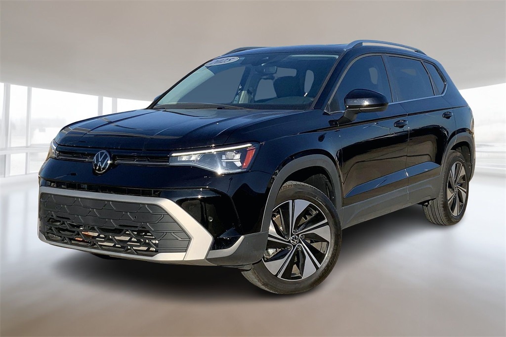 2025 Volkswagen Taos SE's photo