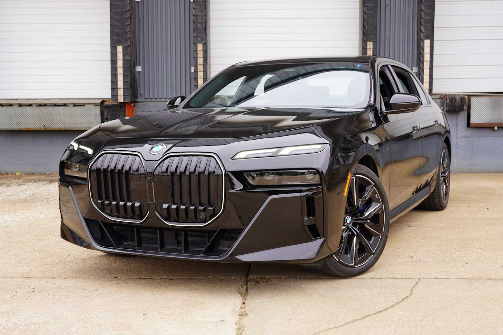 2025 BMW 7 Series 740i's photo