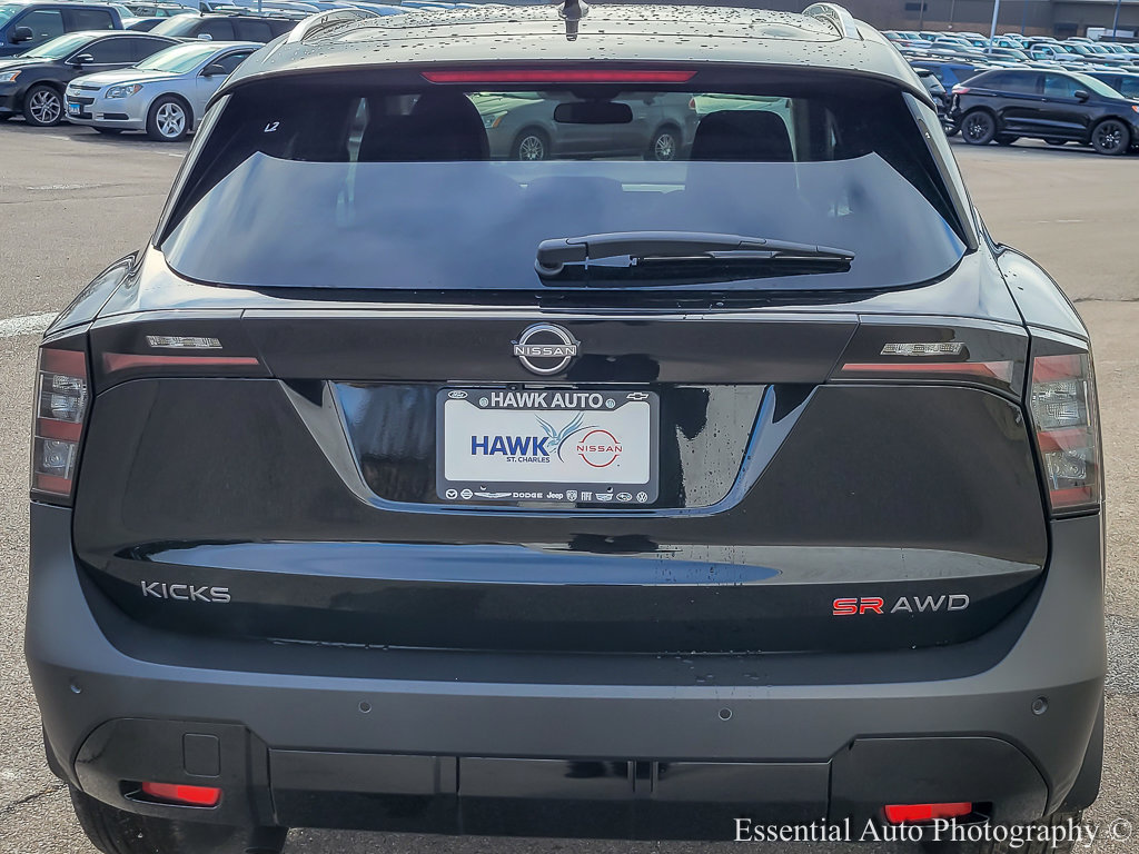 2025 Nissan Kicks SR photo 5