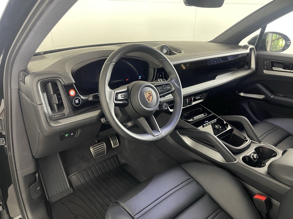 2025 Porsche Cayenne S photo 4