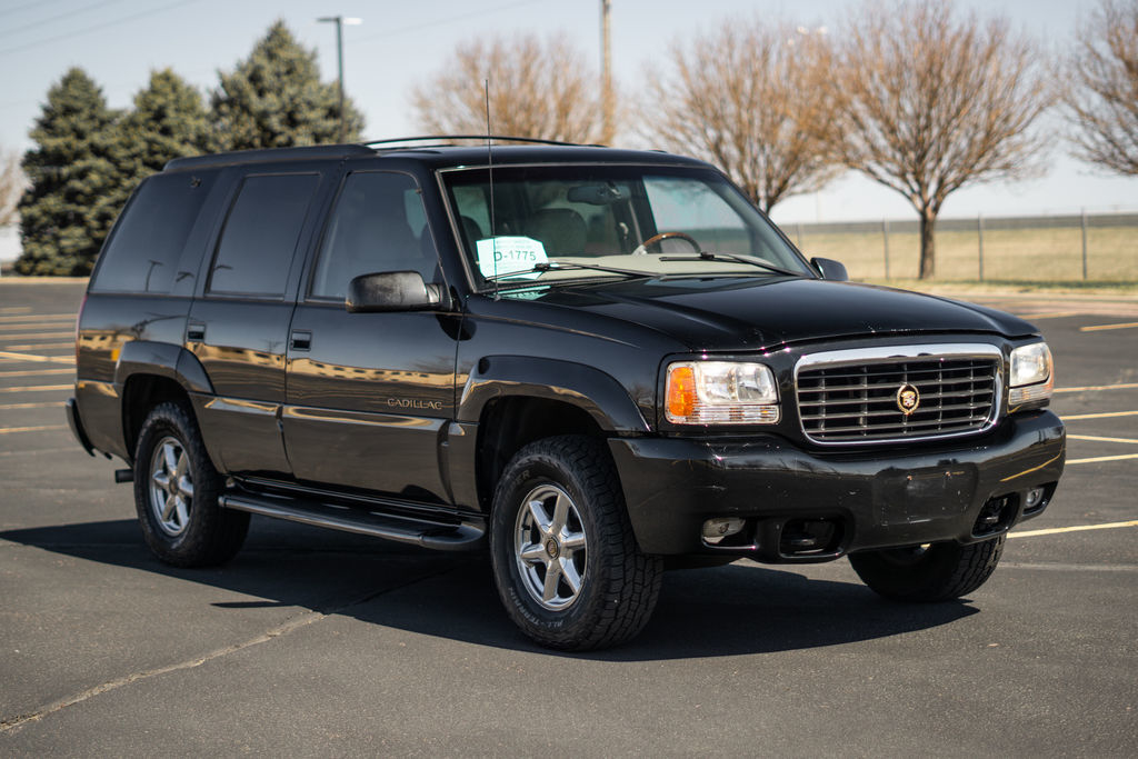 2000 Cadillac Escalade Base's photo