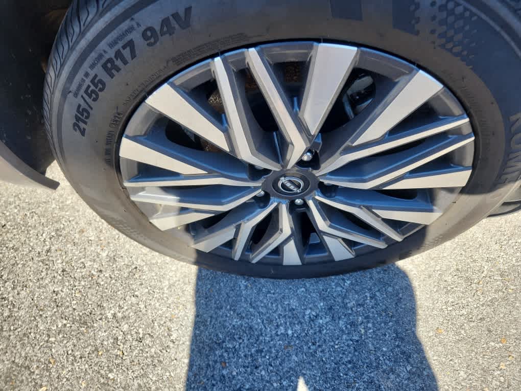 2025 Nissan Altima SV photo 4