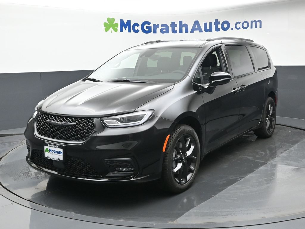 2026 Chrysler Pacifica Limited photo 16