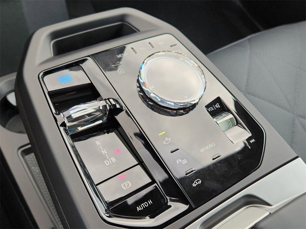 2025 Bmw iX photo 18