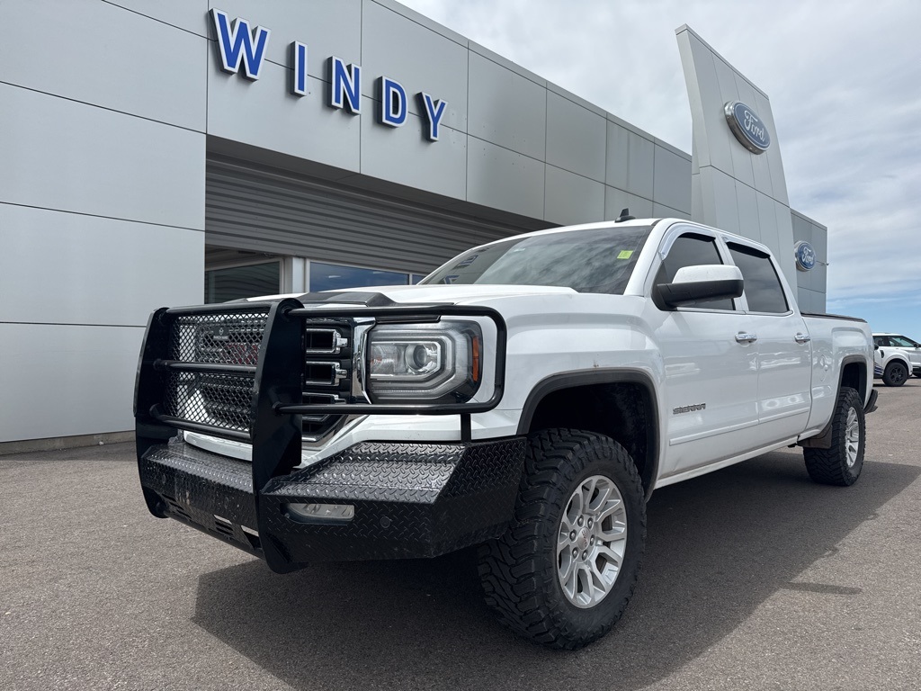 Used 2017 White GMC SLE image 1