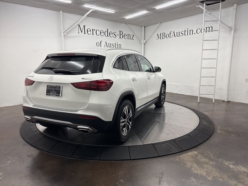 2026 Mercedes Benz GLA 250 4MATIC photo 4