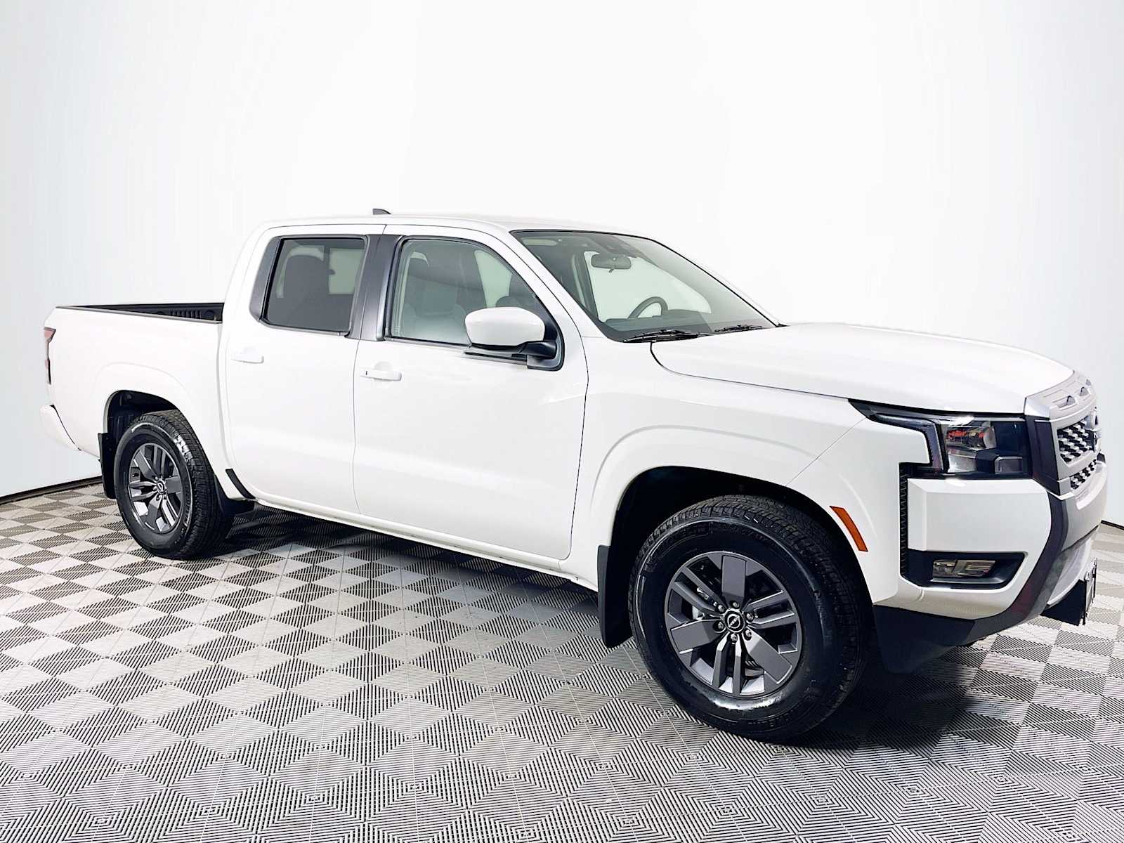 2025 Nissan Frontier SV photo 3