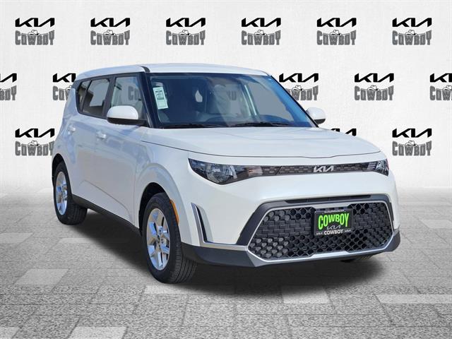 2025 Kia Soul LX's photo