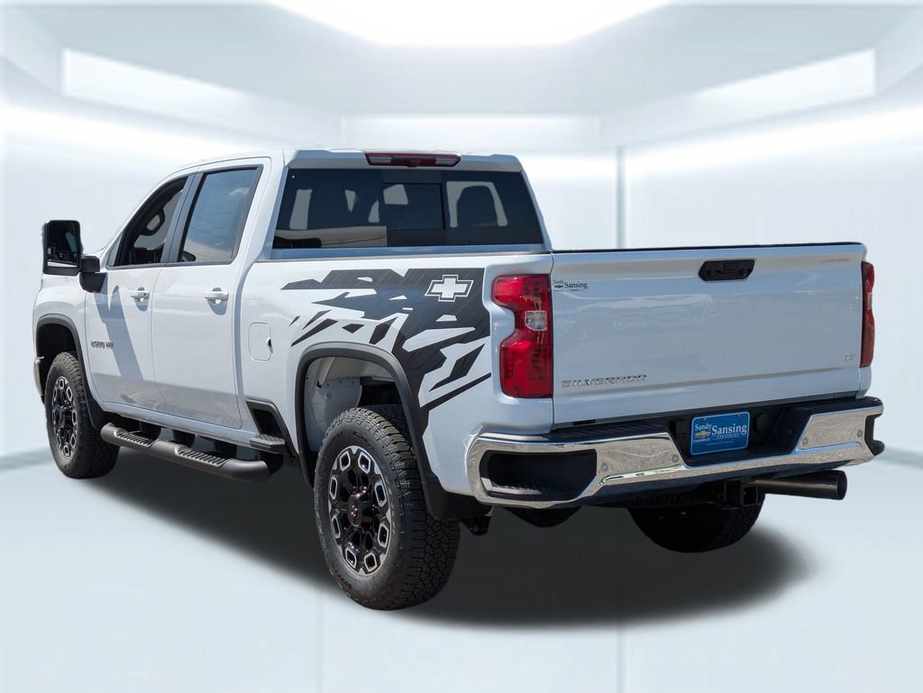 2025 Chevrolet Silverado 2500HD LT photo 3