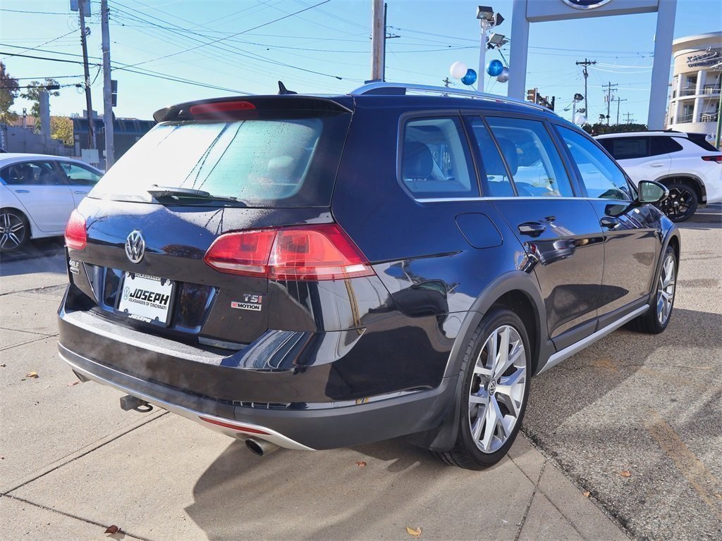 2017 Volkswagen Golf Alltrack TSI SEL 4Motion photo 2