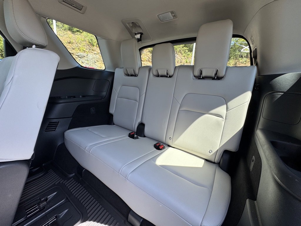 2023 Nissan Pathfinder SL photo 13