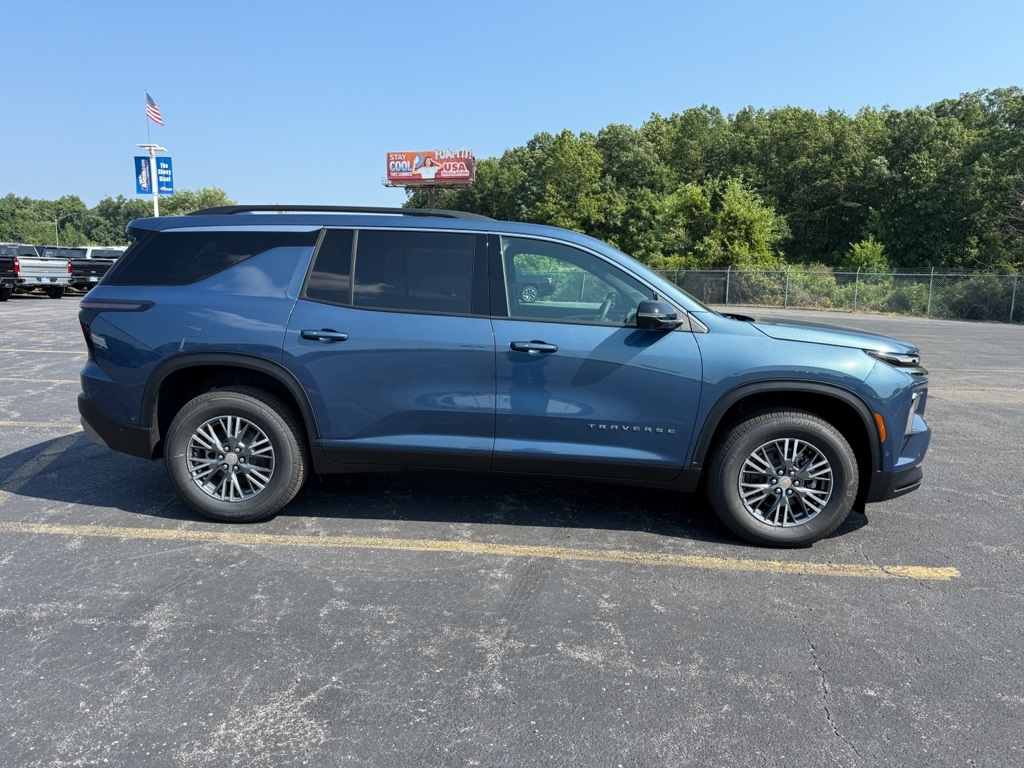 2026 Chevrolet Traverse 1LT photo 2