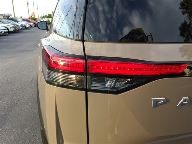 2023 Nissan Pathfinder Platinum photo 8