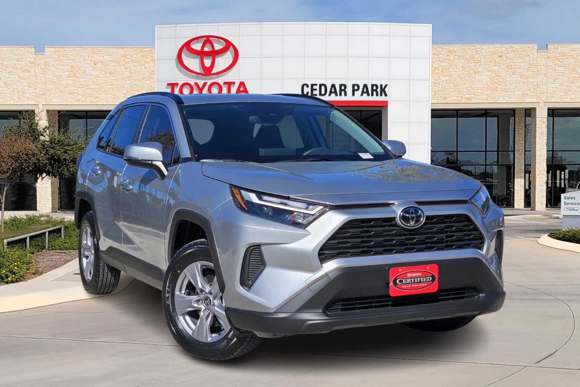 2025 Toyota RAV4 XLE's photo