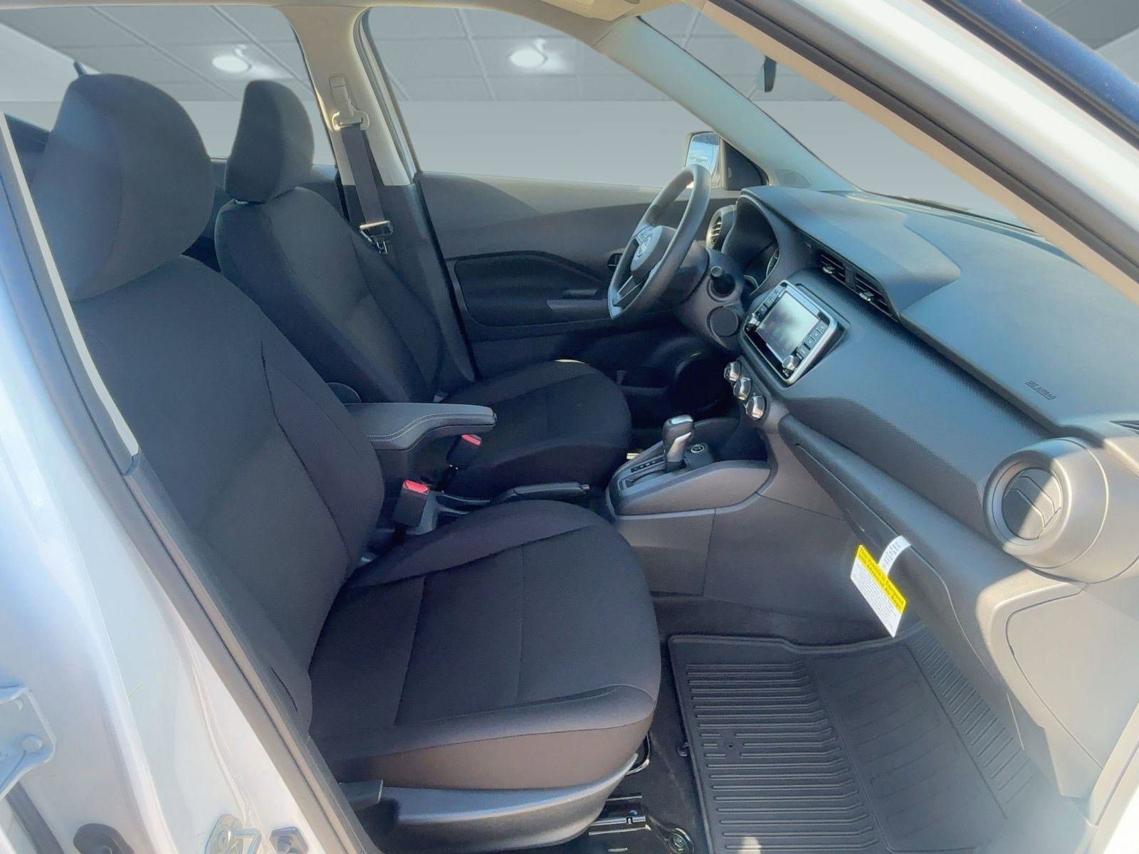 2025 Nissan Kicks Play S photo 24