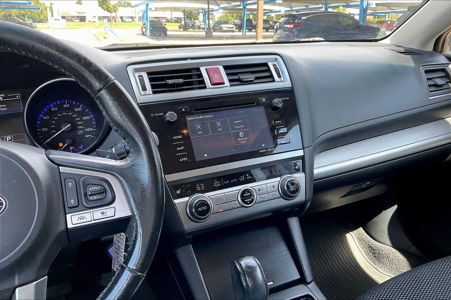 2017 Subaru Outback Premium photo 6
