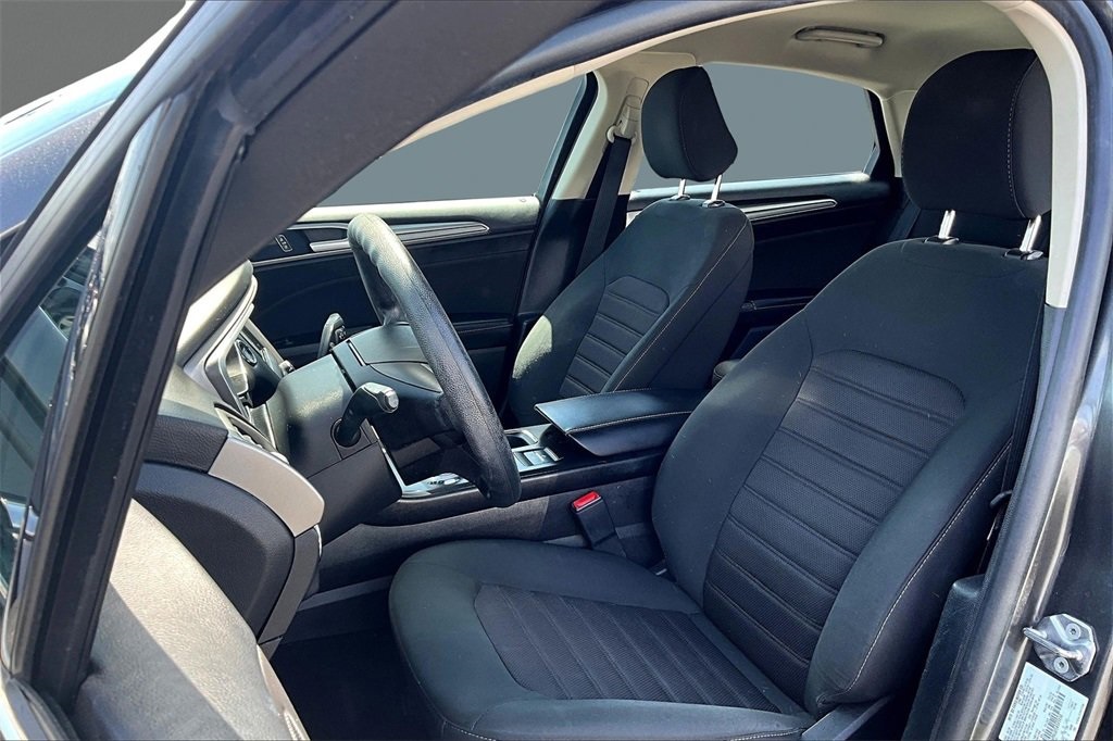 2020 Ford Fusion Hybrid SE photo 24